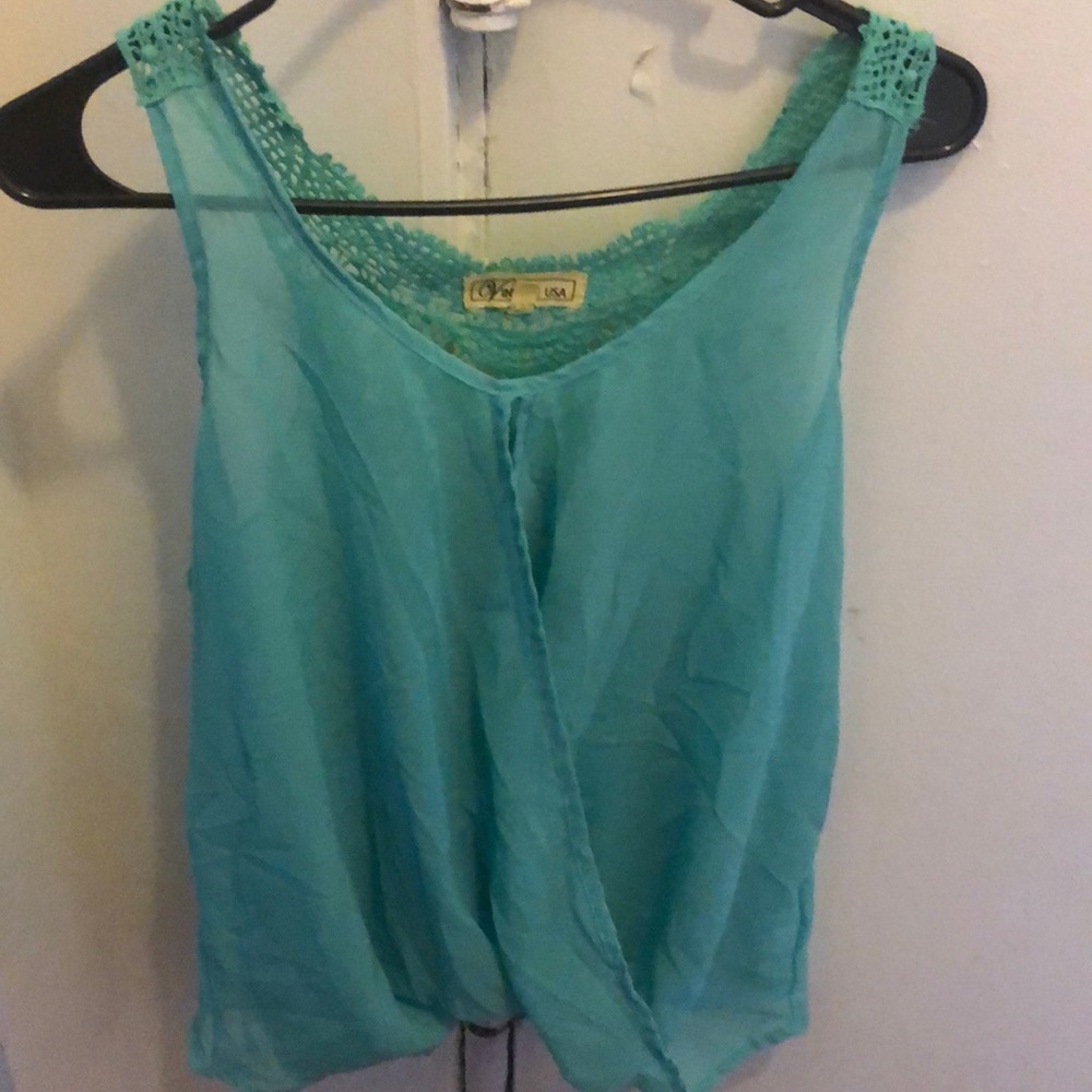 Sheer flute top